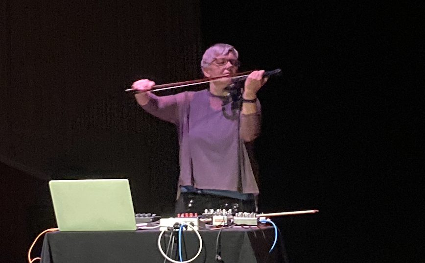 Mia Zabelka performing in Brussels, 2025